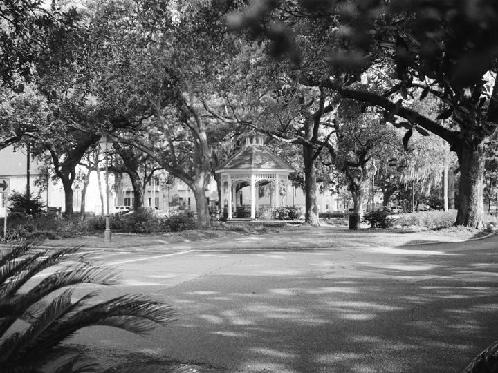 black and white picture of something historical in georgia