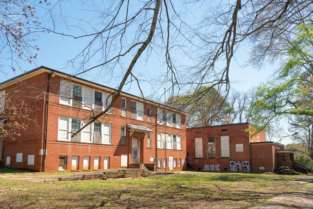 School building before rehabilitation