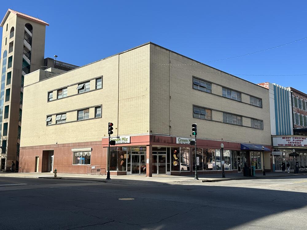 Mid-century commercial building in Savannah, GA